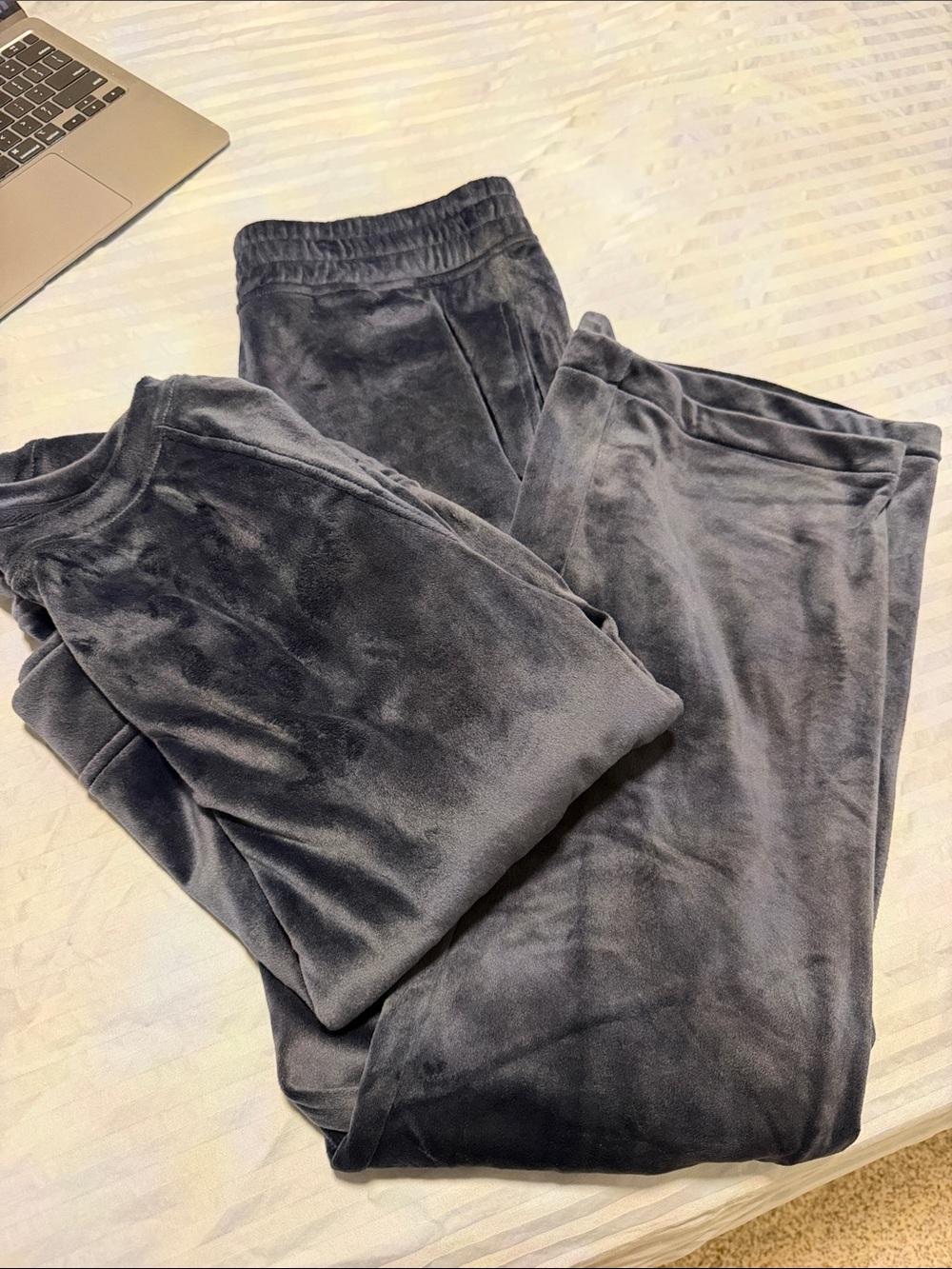 Jockey Women's velvet set